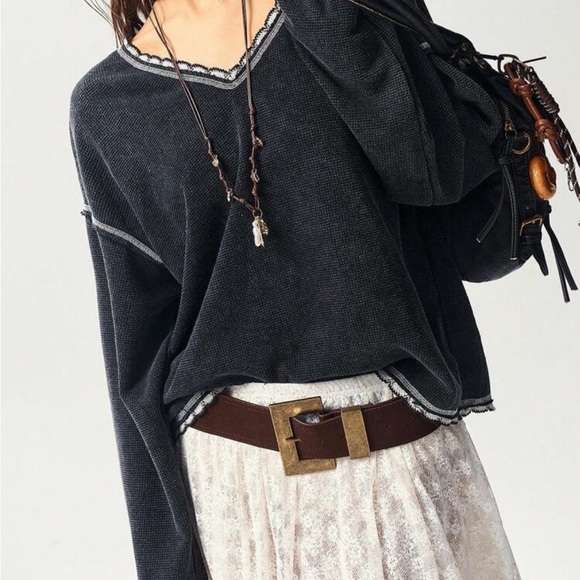 Bohemia | Oversized Long Sleeve V-Neck - Picture 7 of 9